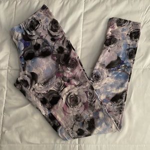 Wet Seal skull & rose pastel leggings